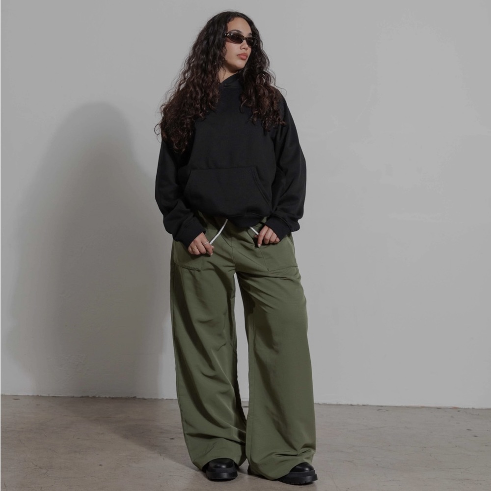 Local European WIDE LEG MULTI POCKET PANT - OLIVE